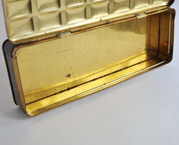 �I�����_�@Driessen�Ђ̃`���R���[�g�ʁ�CARRO'S �����O A��