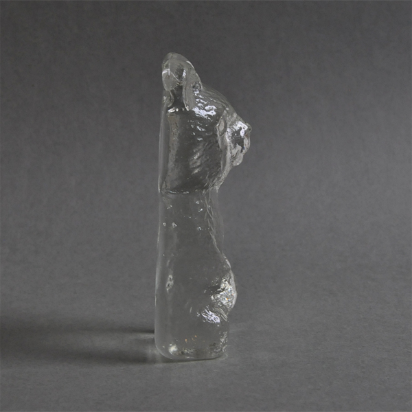 �`�F�R�K���X�@�N�}�̃y�[�p�[�E�F�C�g���N���A��