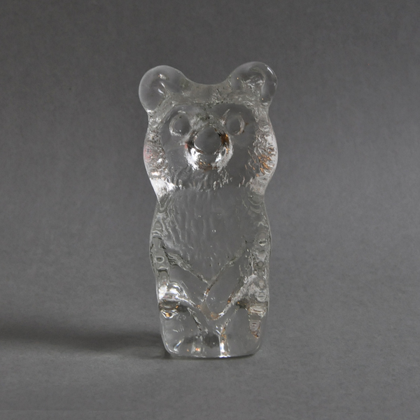 �`�F�R�K���X�@�N�}�̃y�[�p�[�E�F�C�g���N���A��